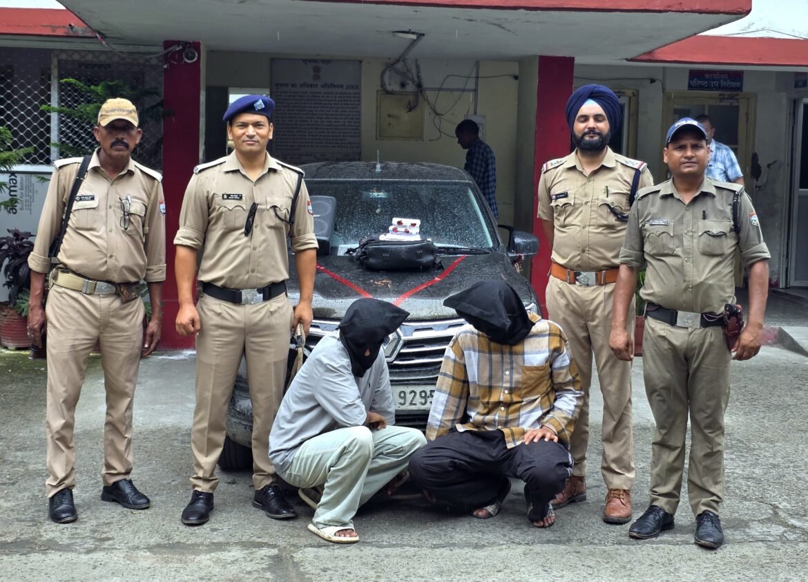 स्कूल से चोरी किए लैपटॉप लेकर घूम रहे थे बेखौफ, रामनगर पुलिस ने दो शातिर चोर दबोचे