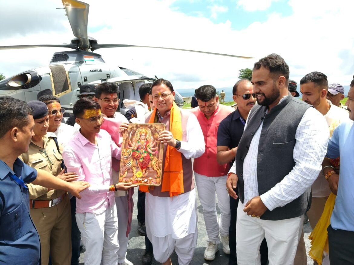 देवीधुरा के ऐतिहासिक बग्वाल मेले में पहुंचे सीएम धामी, छोलिया नृत्य से हुआ भव्य स्वागत