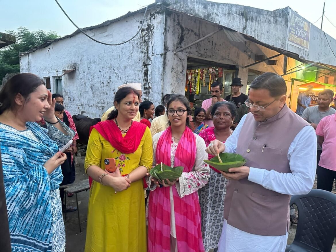 मुख्यमंत्री धामी ने लोहियाहेड में चखी टिक्की, ताजा की बचपन की यादें