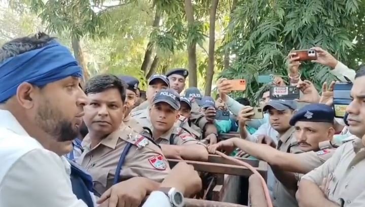 खटीमा में आजाद समाज पार्टी का प्रदर्शन, पुलिस से हुई नोकझोंक