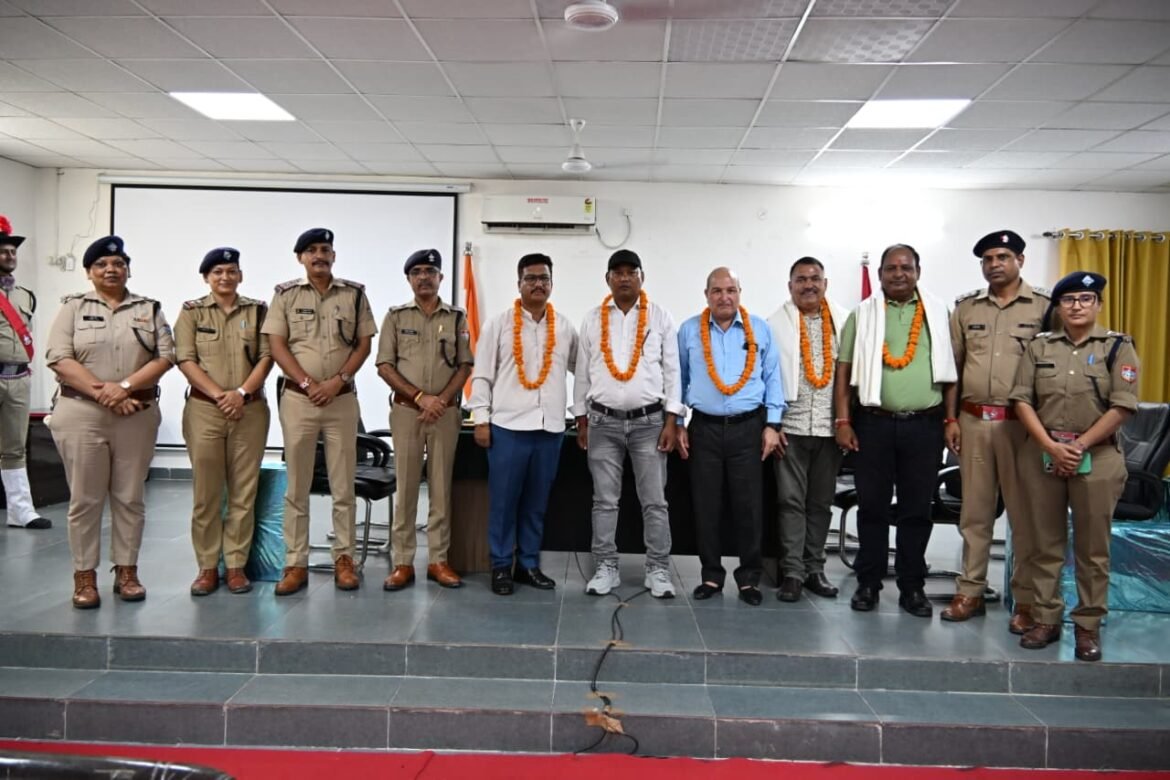 40 वर्ष तक पुलिस सेवा देने वाले कर्मियों को भावभीनी विदाई, पांच पुलिसकर्मी हुए ऐच्छिक सेवानिवृत्त
