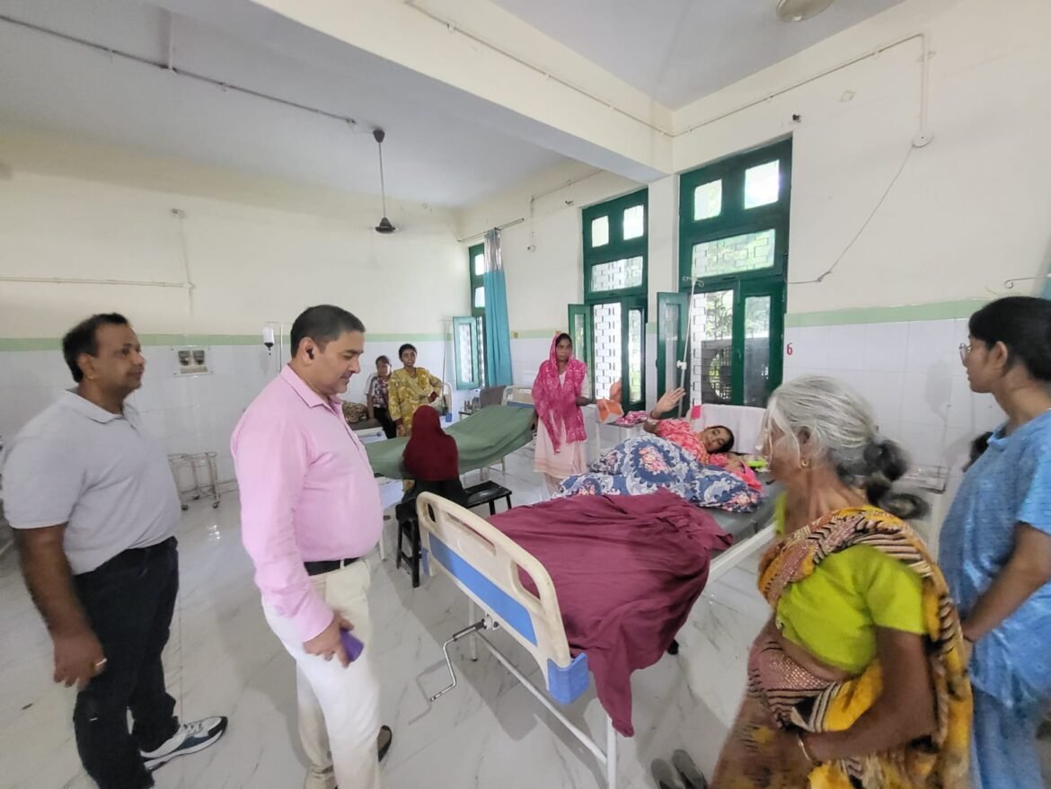 बाजपुर अस्पताल में सीएमओ का औचक निरीक्षण, व्यवस्थाओं का लिया जायजा