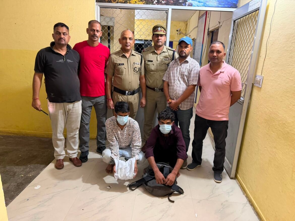 काठगोदाम में 1.155 किलो चरस के साथ दो तस्कर गिरफ्तारपुलिस और STF की संयुक्त कार्रवाई, तस्करी में प्रयुक्त स्कूटी भी बरामद