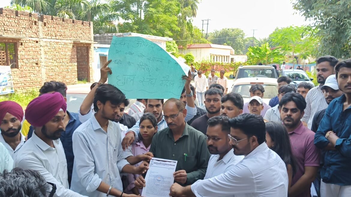 काशीपुर: फीस विवाद को लेकर छात्र संगठन मुखर, शिक्षा विभाग से कार्रवाई की मांग