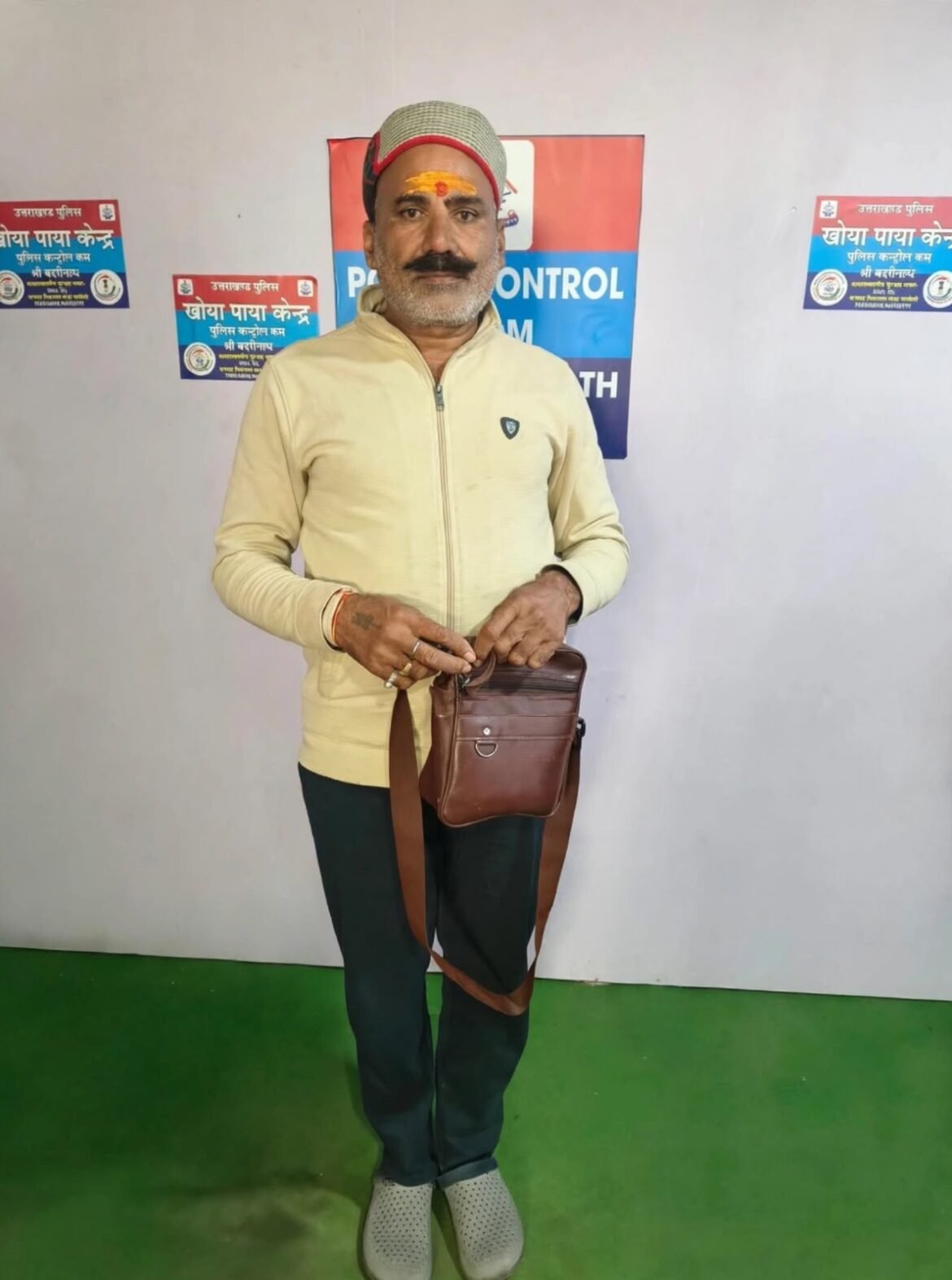 बद्रीनाथ में पुलिस ने लौटाया 40 हजार रुपये से भरा पर्स, श्रद्धालु ने जताया आभार