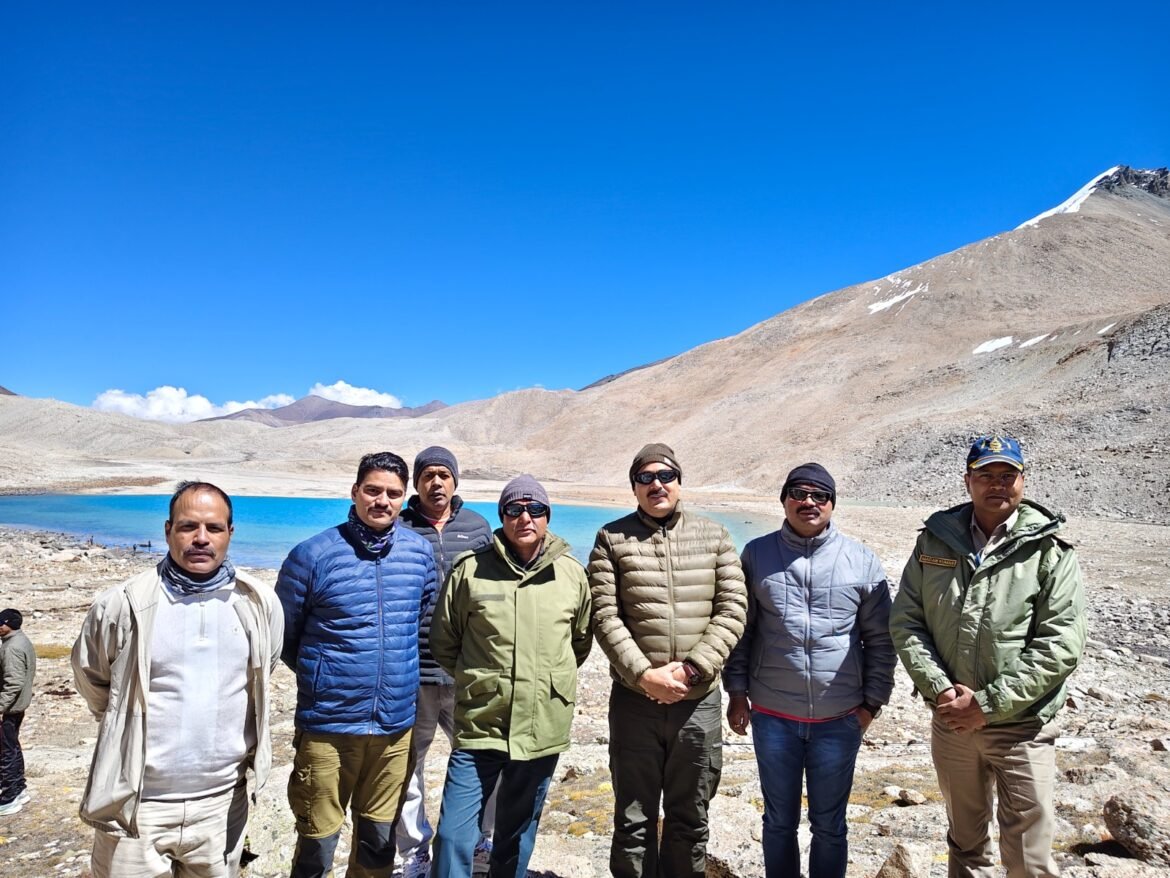 माणा पास तक पहुंचे एसपी चमोली, सीमांत क्षेत्र में सुरक्षा और निर्माण कार्यों का लिया जायजा