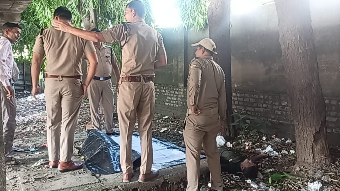 कोटद्वार तहसील परिसर में मिला अज्ञात व्यक्ति का शव, पहचान में जुटी पुलिस