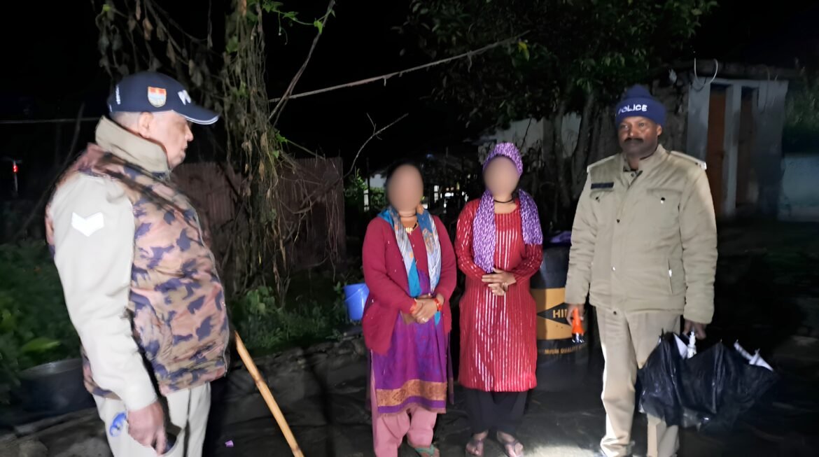 परिजनों की चिंता हुई दूर, चमोली और पोखरी पुलिस ने 17 वर्षीय नाबालिग को सकुशल खोज निकाला