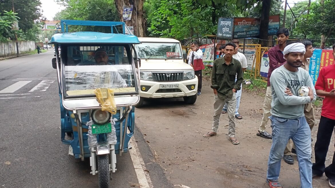 लंढौरा हादसे के बाद परिवहन विभाग की बड़ी कार्रवाई, 35 ई-रिक्शा सीज और 20 के चालान