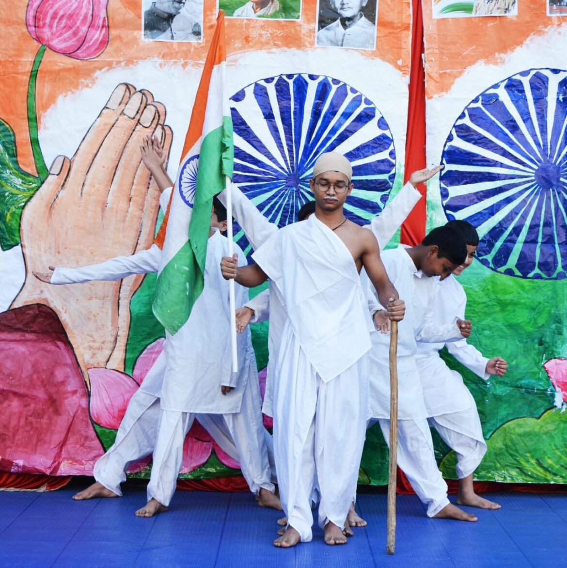 विद्यालय में श्रद्धापूर्वक मनाई गई गांधी और शास्त्री जयंती