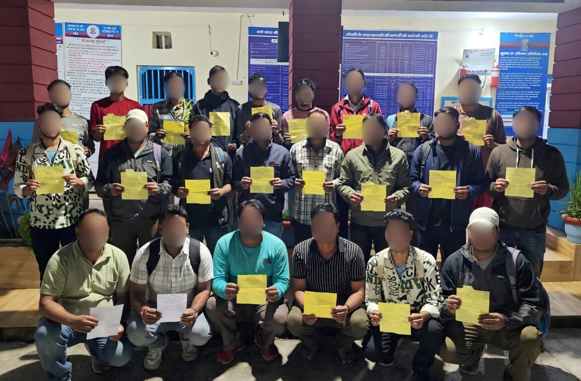 गोपेश्वर में सार्वजनिक स्थानों पर शराब पीते 29 लोगों का चालान, 13,500 रुपये वसूले