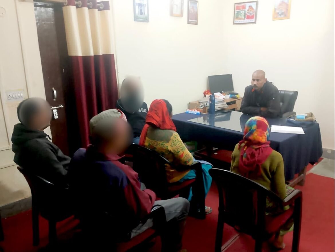 अकेलेपन से परेशान 85 वर्षीय बुजुर्ग महिला की मदद को आगे आई थराली पुलिस
