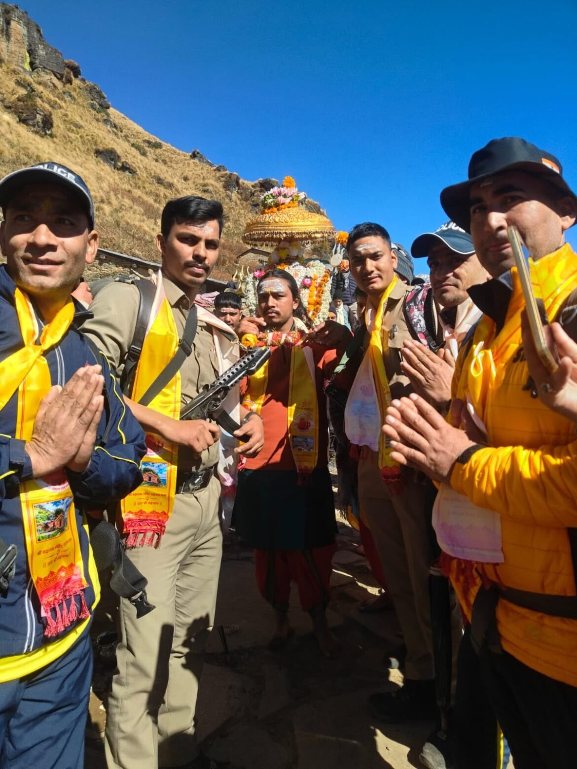 शीतकालीन प्रवास पर निकले भगवान रुद्रनाथ, पुलिस सुरक्षा के बीच देवलधार के लिए रवाना हुई डोली