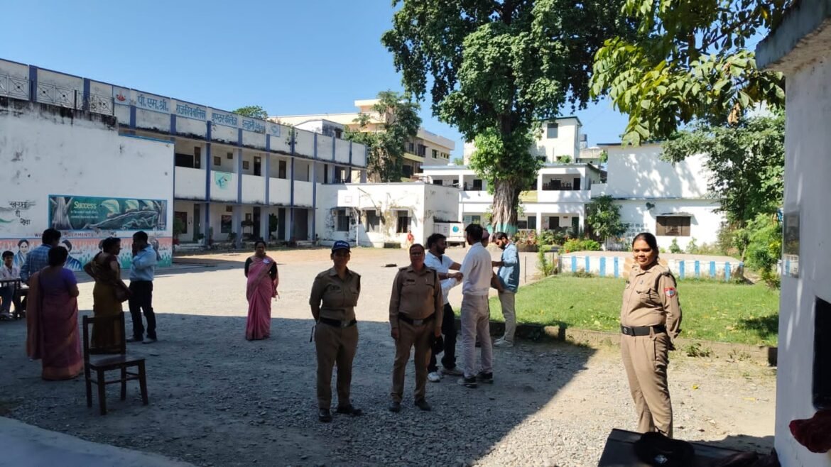 नैनीताल में कड़ी सुरक्षा के बीच संपन्न हुई पशुधन प्रसार अधिकारी परीक्षा, प्रवक्ता समाजशास्त्र की परीक्षा जारी