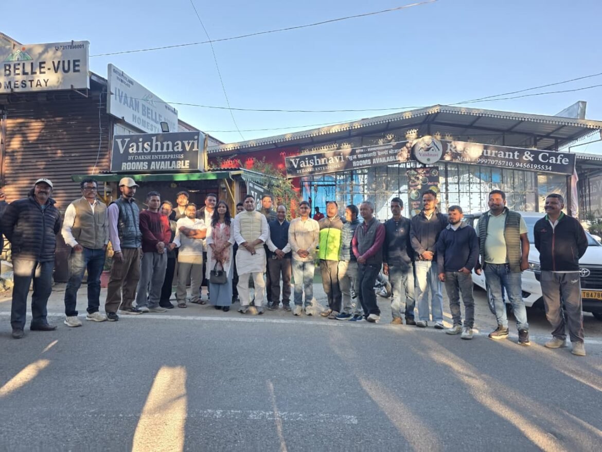 कैबिनेट मंत्री राम सिंह कैड़ा ने किया गांवों का दौरा, ग्रामीणों की समस्याओं के समाधान के दिए निर्देश