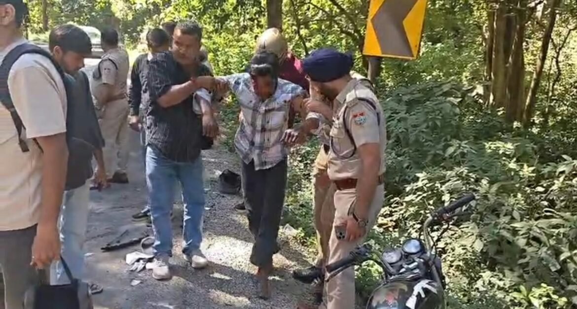 कालाढूंगी में बाइक और स्कूटी की भिड़ंत, युवक गंभीर रूप से घायल