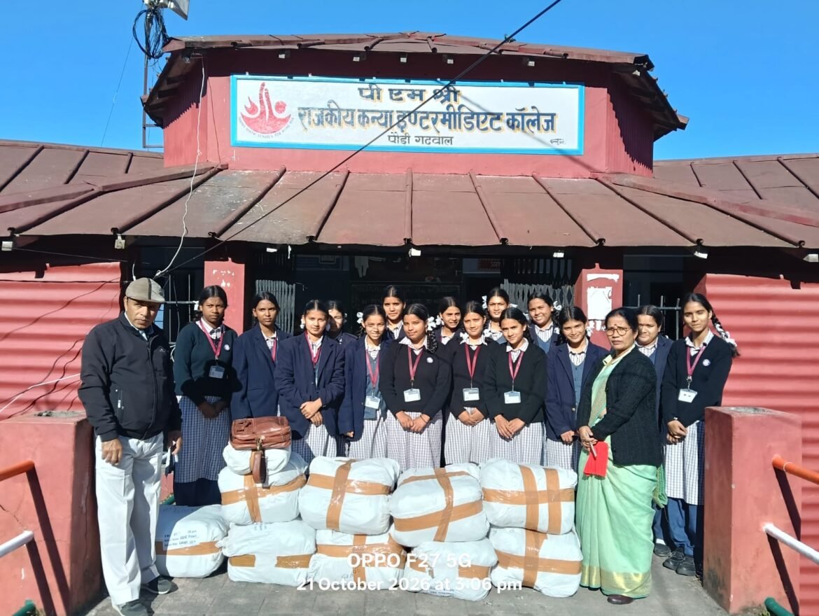 टच योर सोल एनजीओ ने छात्राओं को बांटे 186 सेनेटरी पैड और 186 स्कूल बैग