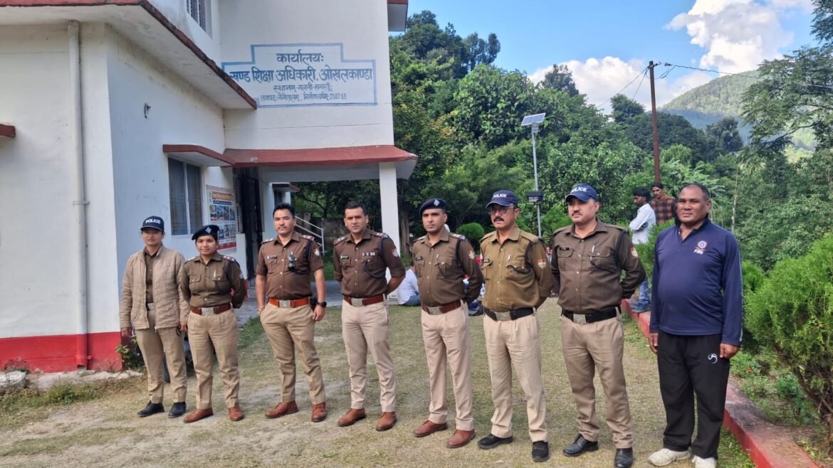 नैनीताल में तीन केंद्रों पर प्रवक्ता संस्कृत परीक्षा जारी, सुरक्षा व्यवस्था का जायजा ले रहे एसपी हल्द्वानी