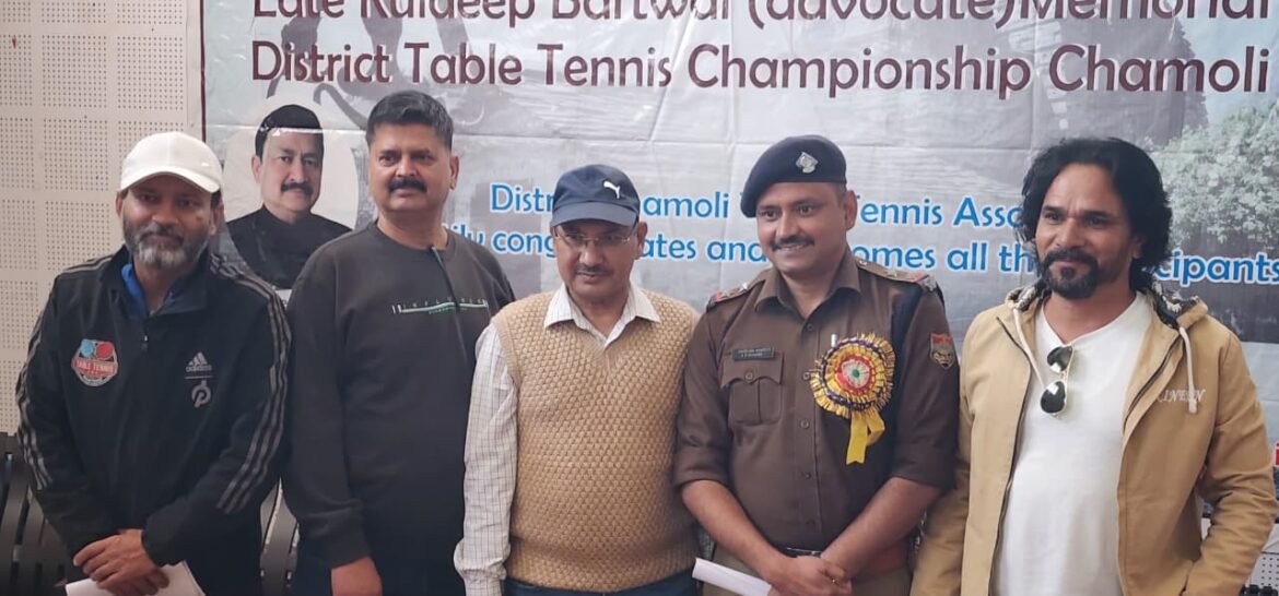 टेबल टेनिस के मैदान में गोपेश्वर पुलिस ने बच्चों को सिखाए जीवन के सबक, नशे और साइबर ठगी से बचने का दिया संदेश