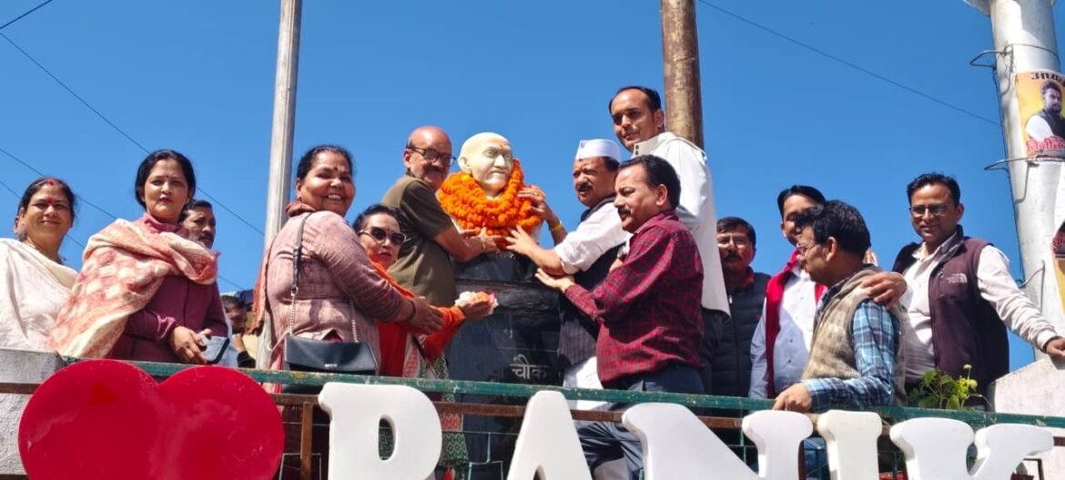 रानीखेत में कांग्रेस ने गांधी और शास्त्री जयंती पर दी श्रद्धांजलि