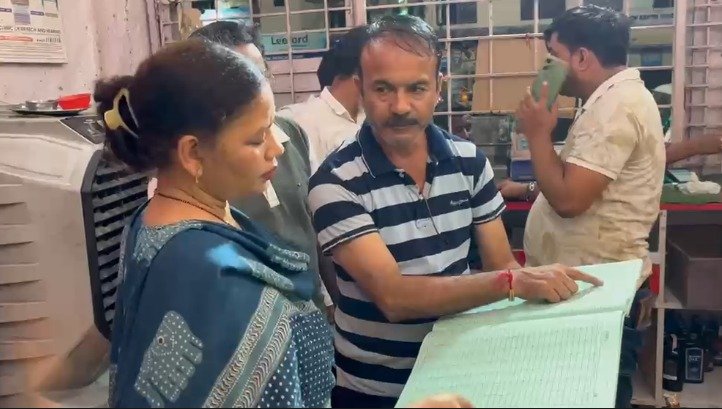 ओवररेटिंग की शिकायत पर लालकुआँ-हल्दूचौड़ की शराब दुकानों में छापेमारी